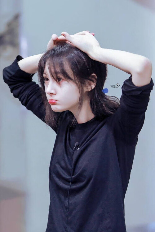 爱游戏中国官方登录入口网站-瞩目明星对决：梅西与C朗的焦点相遇，梅西配合