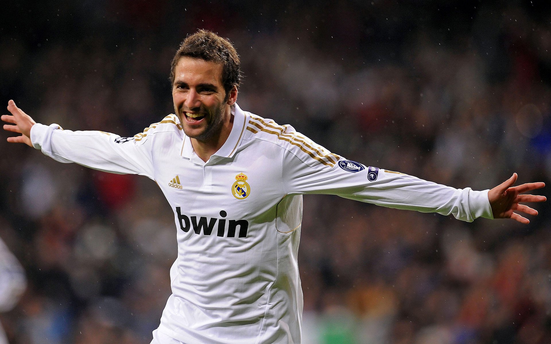 爱游戏娱乐-意甲攻守大碰撞：节奏快得令人窒息！，意甲强吗