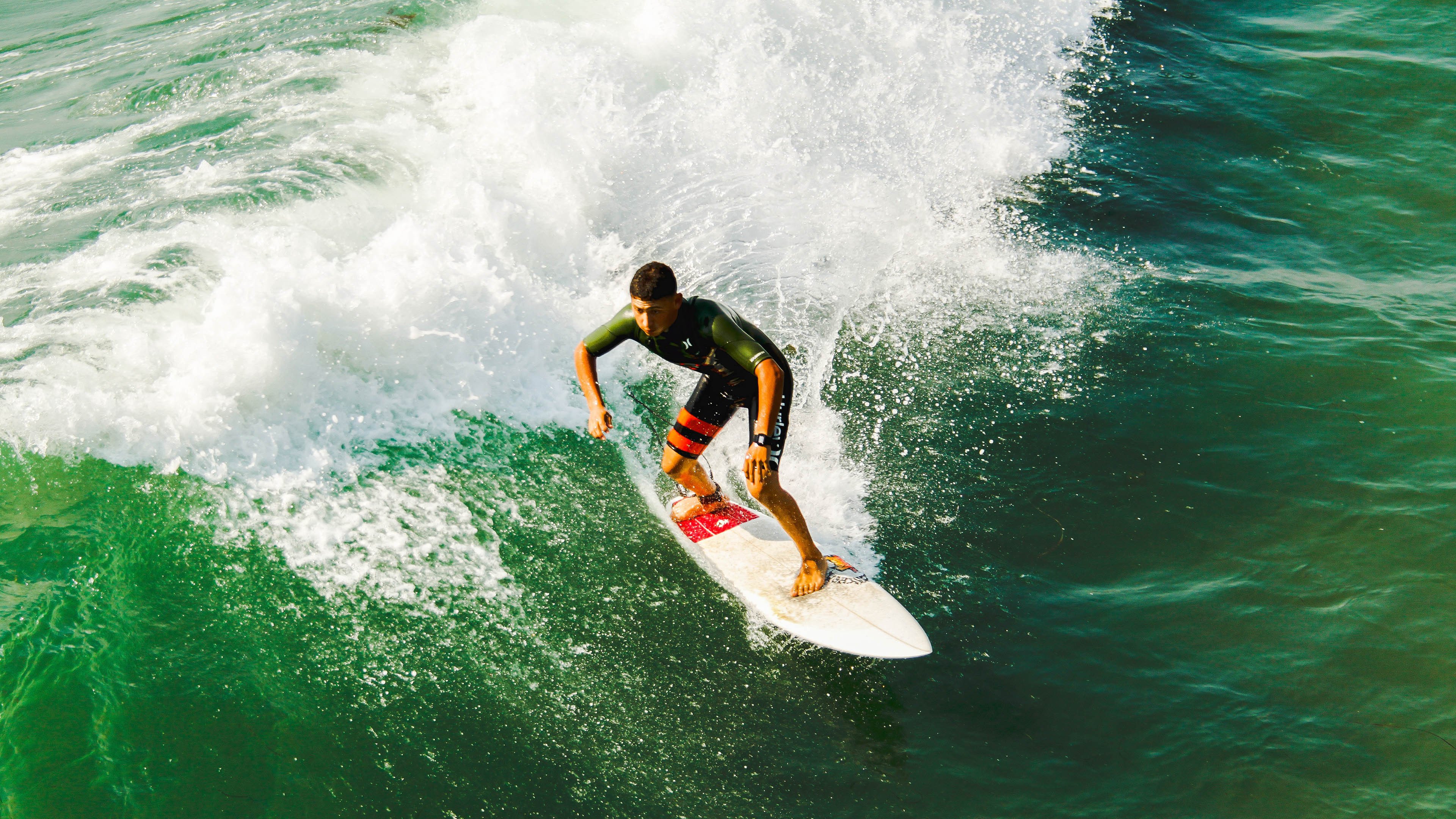 拜仁边路强攻压迫博卡两翼，拜仁太强